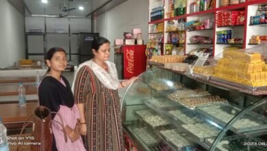 <em>मिलावटी खाद्य पदार्थों को लेकर प्रशासन सख्त--राखी त्यौहार से पहले खाद्य औषधि प्रशासन की होटल पर छापामार करवाई, कई होटलों से लिए गए सैंपल</em>, अधिकारियों ने कहा-- खाद्य पदार्थों में स्वास्थ्य से खिलवाड़ करने वाले नहीं बक्शे जायेंगे kshititech