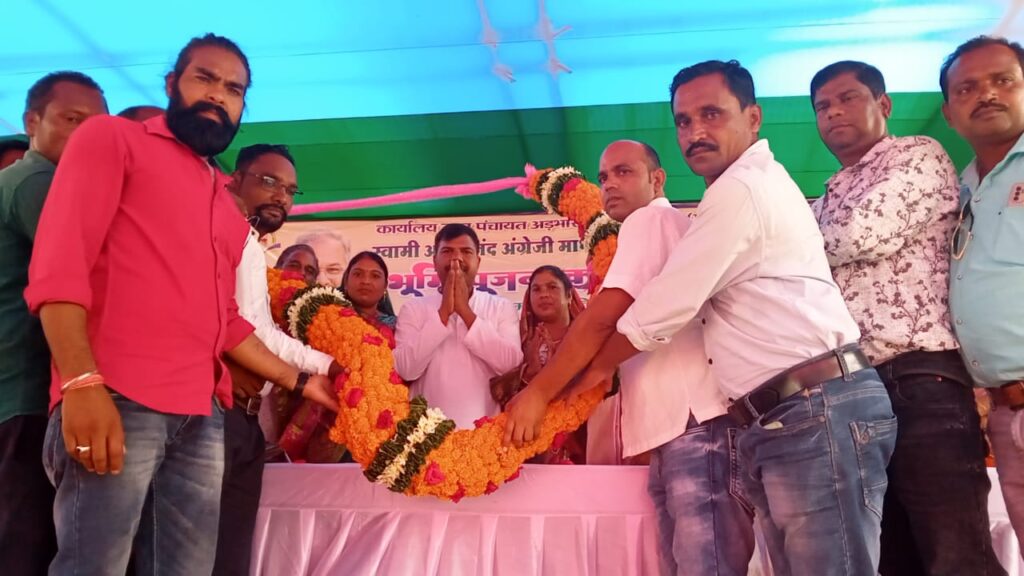 <em>विकास की सौगात-- अड़भार के स्कूली बच्चों को मिलेगा स्वामी आत्मानंद अंग्रेजी माध्यम स्कूल के नए भवन का लाभ, चंद्रपुर विधायक सहित नगर पंचायत अध्यक्ष ने किया भवन निर्माण का भूमि पूजन, कक्षा दसवीं बारहवीं के टॉपर बच्चों का भी हुआ सम्मान</em>, विधायक प्रतिनिधि ज्योतिष ने कहा-- शहर को विधायक जी के प्रयासों से तहसील एवं जिला सहकारी बैंक की भी मिली थी बड़ी सौगात <em>विकास की सौगात-- अड़भार के स्कूली बच्चों को मिलेगा स्वामी आत्मानंद अंग्रेजी माध्यम स्कूल के नए भवन का लाभ, चंद्रपुर विधायक सहित नगर पंचायत अध्यक्ष ने किया भवन निर्माण का भूमि पूजन, कक्षा दसवीं बारहवीं के टॉपर बच्चों का भी हुआ सम्मान</em>, विधायक प्रतिनिधि ज्योतिष ने कहा-- शहर को विधायक जी के प्रयासों से तहसील एवं जिला सहकारी बैंक की भी मिली थी बड़ी सौगात kshititech