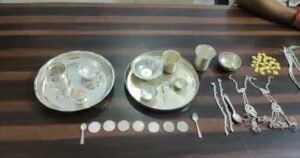 <em>डभरा पुलिस की बड़ी सफलता-- तीन स्थानों पर सोने,चांदी के जेवरात एवं नकदी रकम चुराने वाले चोरों को पुलिस ने किया गिरफ्तार,लाखों का माल बरामद, नव पदस्थ टीआई नरेंद्र यादव की सक्रियता से अपराधों के मामले में हो रही त्वरित कार्रवाई</em> kshititech