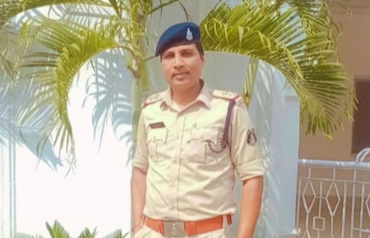 <em>नवीन पटेल बनाए गए पुलिस सहायता केंद्र सीएसईबी कोरबा के प्रभारी, जिला पुलिस अधीक्षक ने 3 अगस्त को जारी किए आदेश</em>, शक्ति जिले में भी दबंग पुलिस अधिकारी के रूप में पहचान थी नवीन पटेल की kshititech