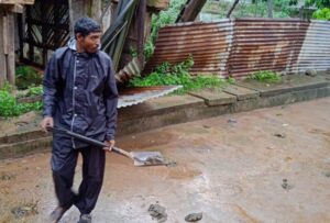 <em>नहीं परवाह बारिश की-- चलो अड़भार शहर को स्वच्छ बनाएं-- भारी बारिश में भी बरसाती पहनकर स्वच्छता मित्र कर रहे शहर को साफ- सुथरा रखने का कार्य, नगर पंचायत में निरंतर स्वच्छता को लेकर प्रशासन जागरूक</em> <em>नहीं परवाह बारिश की-- चलो अड़भार शहर को स्वच्छ बनाएं-- भारी बारिश में भी बरसाती पहनकर स्वच्छता मित्र कर रहे शहर को साफ- सुथरा रखने का कार्य, नगर पंचायत में निरंतर स्वच्छता को लेकर प्रशासन जागरूक</em> kshititech