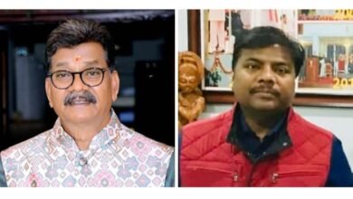 पूर्व मंत्री <em>केदार</em> कश्यप और शक्ति के <em>कांग्रेसियों की जुबानी जंग--</em> महंत समर्थक कांग्रेसियों ने कहा-- <em>परीक्षा में अपनी पत्नी की जगह रिश्तेदार को बैठाने वाले केदार स्वयं करें अपने 15 वर्षों की सरकार का आकलन</em>,<em>शक्ति की जनता को जिला बनाने का झूठा वादा करने वालों को नकारा जनता ने,प्रदेश महामंत्री केदार कश्यप के बयान पर भड़के शक्ति के कांग्रेसी, दिखाया केदार को आईना</em> kshititech