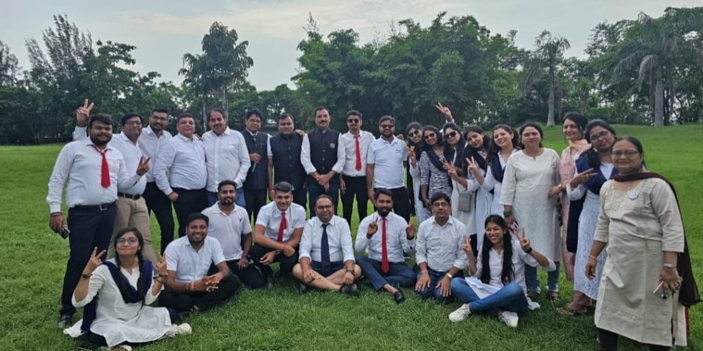 <em>रक्तदान के क्षेत्र में काम करने वाली हेल्पिंग हैंडस क्लब की राज्यस्तरीय बैठक हुई संपन्न, आगे की रणनीति पर बनी </em>ठोस<em> कार्ययोजना, दो दिवसीय बैठक में परिवार सहित पिकनिक के रूप में पहुंचे सदस्य</em>, वृक्षारोपण भी किया, साथ ही रचनात्मक कार्यों के तहत होंगे श्रृंखलाबद्ध कार्यक्रम, क्लब के सदस्य तरुण अग्रवाल सरगांव ने दी जानकारी <em>रक्तदान के क्षेत्र में काम करने वाली हेल्पिंग हैंडस क्लब की राज्यस्तरीय बैठक हुई संपन्न, आगे की रणनीति पर बनी </em>ठोस<em> कार्ययोजना, दो दिवसीय बैठक में परिवार सहित पिकनिक के रूप में पहुंचे सदस्य</em>, वृक्षारोपण भी किया, साथ ही रचनात्मक कार्यों के तहत होंगे श्रृंखलाबद्ध कार्यक्रम, क्लब के सदस्य तरुण अग्रवाल सरगांव ने दी जानकारी kshititech