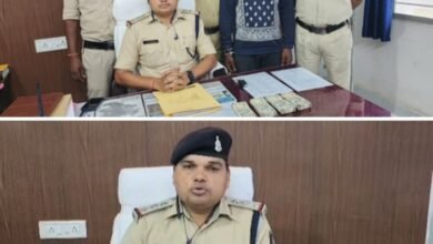 बाराद्वार की चोरी का चोर जम्मू में गिरफ्तार--<em>केडिया निवास में हुई चोरी में फिर से मिली पुलिस को बड़ी सफलता,जम्मू से गिरफ्तार हुआ चोरी का आरोपी विनोद,02 लाख रुपये हुए विनोद से बरामद, बाराद्वार पुलिस की सक्रियता से अपराधियों तक पहुंचे पुलिस के हाथ</em>, शहर वासियों ने किया पुलिस का आभार व्यक्त kshititech