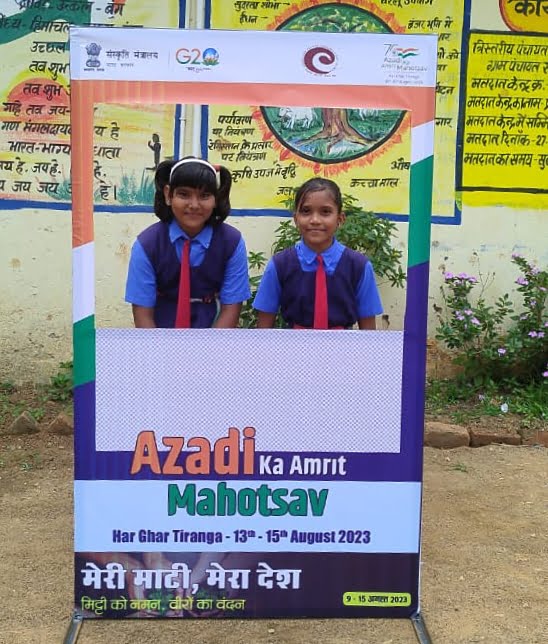 देश भक्ति में लीन हुए विद्यार्थी--<em>शासकीय प्राथमिक शाला सकरेली बा में बच्चों ने चलाया हर घर तिरंगा अभियान, मेरी माटी, मेरा देश को लेकर बच्चों में देखा राष्ट्र भक्ति के प्रति अपार उत्साह, केंद्रीय संस्कृति मंत्रालय के निर्देश पर आयोजित था कार्यक्रम</em> देश भक्ति में लीन हुए विद्यार्थी--<em>शासकीय प्राथमिक शाला सकरेली बा में बच्चों ने चलाया हर घर तिरंगा अभियान, मेरी माटी, मेरा देश को लेकर बच्चों में देखा राष्ट्र भक्ति के प्रति अपार उत्साह, केंद्रीय संस्कृति मंत्रालय के निर्देश पर आयोजित था कार्यक्रम</em> kshititech