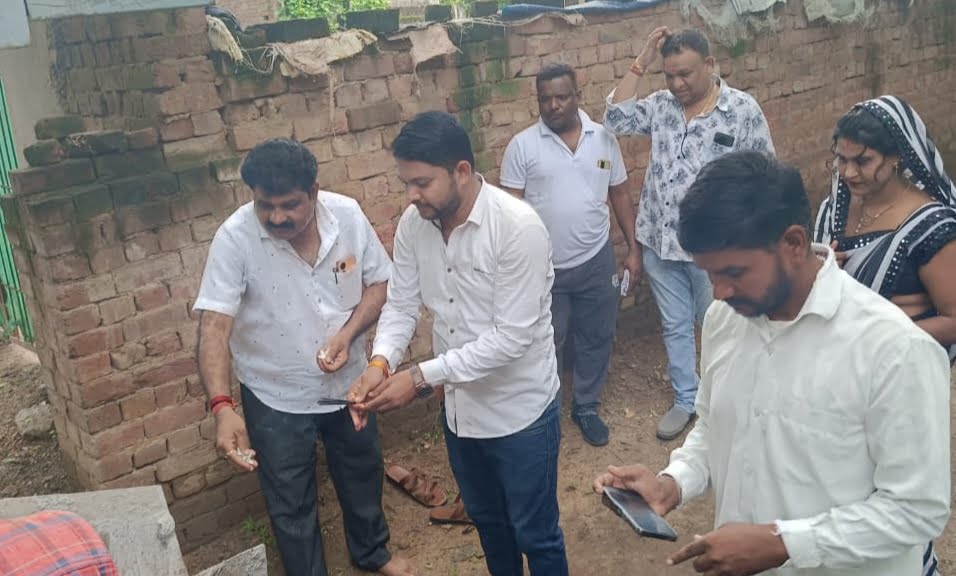 <em>रिसदा में सीसी रोड निर्माण का हुआ भूमि पूजन,शक्ति के मंडी अध्यक्ष रूपनारायण साहू, बाराद्वार नगर पंचायत उपाध्यक्ष विजय सूर्यवंशी एवं प्रेस क्लब बाराद्वार के अध्यक्ष सुनील जिंदल ने किया भूमि पूजन, विधानसभा अध्यक्ष के जिला प्रतिनिधि ठाकुर गुलजार सिंह के प्रयासों से एवं विधानसभा अध्यक्ष महंत की अनुशंशा पर मिली है स्वीकृति</em> <em>रिसदा में सीसी रोड निर्माण का हुआ भूमि पूजन,शक्ति के मंडी अध्यक्ष रूपनारायण साहू, बाराद्वार नगर पंचायत उपाध्यक्ष विजय सूर्यवंशी एवं प्रेस क्लब बाराद्वार के अध्यक्ष सुनील जिंदल ने किया भूमि पूजन, विधानसभा अध्यक्ष के जिला प्रतिनिधि ठाकुर गुलजार सिंह के प्रयासों से एवं विधानसभा अध्यक्ष महंत की अनुशंशा पर मिली है स्वीकृति</em> kshititech