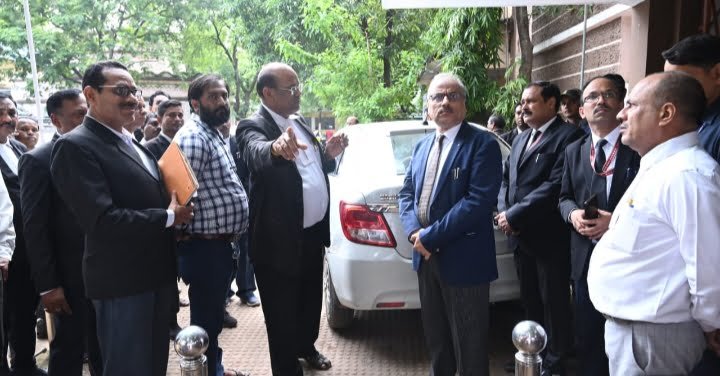 <em>अव्यवस्थाओं के बीच संचालित हो रहा शक्ति का व्यवहार न्यायालय,चीफ जस्टिस सिन्हा के दौरे में निकली भारी कमियां, सिन्हा ने करी नाराजगी व्यक्त, चीफ जस्टिस ने कलेक्टर-एसपी से भी न्यायालय की व्यवस्था में सुधार करने कहा, रजिस्टार जनरल भी रहे मौजूद,शक्ति कलेक्टर की समय सीमा की बैठक संपन्न</em> <em>अव्यवस्थाओं के बीच संचालित हो रहा शक्ति का व्यवहार न्यायालय,चीफ जस्टिस सिन्हा के दौरे में निकली भारी कमियां, सिन्हा ने करी नाराजगी व्यक्त, चीफ जस्टिस ने कलेक्टर-एसपी से भी न्यायालय की व्यवस्था में सुधार करने कहा, रजिस्टार जनरल भी रहे मौजूद,शक्ति कलेक्टर की समय सीमा की बैठक संपन्न</em> kshititech