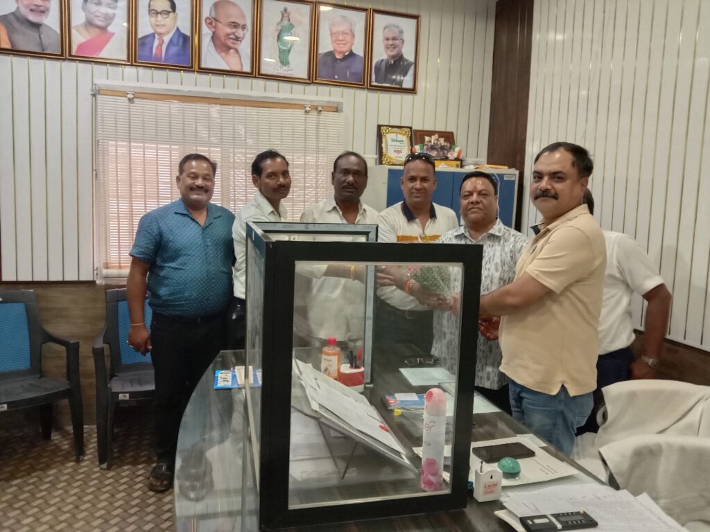 <em>जनर्लिस्ट वेलफेयर यूनियन शक्ति जिले की बैठक संपन्न, शक्ति ब्लॉक इकाई के नए अध्यक्ष बनाए गए नरेश गेवाडीन, सचिव कमल अग्रवाल, संगठन हित में लिए गए अनेकों निर्णय, यूनियन ने करी थाना प्रभारी एवम सीएमओ से मुलाकात, 26 अगस्त को चलेगा स्वच्छता अभियान</em> ,जिला अध्यक्ष रमेश ने करी-- सभी सदस्यों से स्वच्छता कार्यक्रम में उपस्थित होने की अपील <em>जनर्लिस्ट वेलफेयर यूनियन शक्ति जिले की बैठक संपन्न, शक्ति ब्लॉक इकाई के नए अध्यक्ष बनाए गए नरेश गेवाडीन, सचिव कमल अग्रवाल, संगठन हित में लिए गए अनेकों निर्णय, यूनियन ने करी थाना प्रभारी एवम सीएमओ से मुलाकात, 26 अगस्त को चलेगा स्वच्छता अभियान</em> ,जिला अध्यक्ष रमेश ने करी-- सभी सदस्यों से स्वच्छता कार्यक्रम में उपस्थित होने की अपील kshititech
