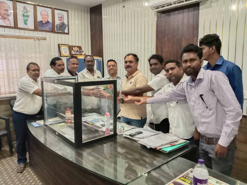 <em>जनर्लिस्ट वेलफेयर यूनियन शक्ति जिले की बैठक संपन्न, शक्ति ब्लॉक इकाई के नए अध्यक्ष बनाए गए नरेश गेवाडीन, सचिव कमल अग्रवाल, संगठन हित में लिए गए अनेकों निर्णय, यूनियन ने करी थाना प्रभारी एवम सीएमओ से मुलाकात, 26 अगस्त को चलेगा स्वच्छता अभियान</em> ,जिला अध्यक्ष रमेश ने करी-- सभी सदस्यों से स्वच्छता कार्यक्रम में उपस्थित होने की अपील <em>जनर्लिस्ट वेलफेयर यूनियन शक्ति जिले की बैठक संपन्न, शक्ति ब्लॉक इकाई के नए अध्यक्ष बनाए गए नरेश गेवाडीन, सचिव कमल अग्रवाल, संगठन हित में लिए गए अनेकों निर्णय, यूनियन ने करी थाना प्रभारी एवम सीएमओ से मुलाकात, 26 अगस्त को चलेगा स्वच्छता अभियान</em> ,जिला अध्यक्ष रमेश ने करी-- सभी सदस्यों से स्वच्छता कार्यक्रम में उपस्थित होने की अपील kshititech