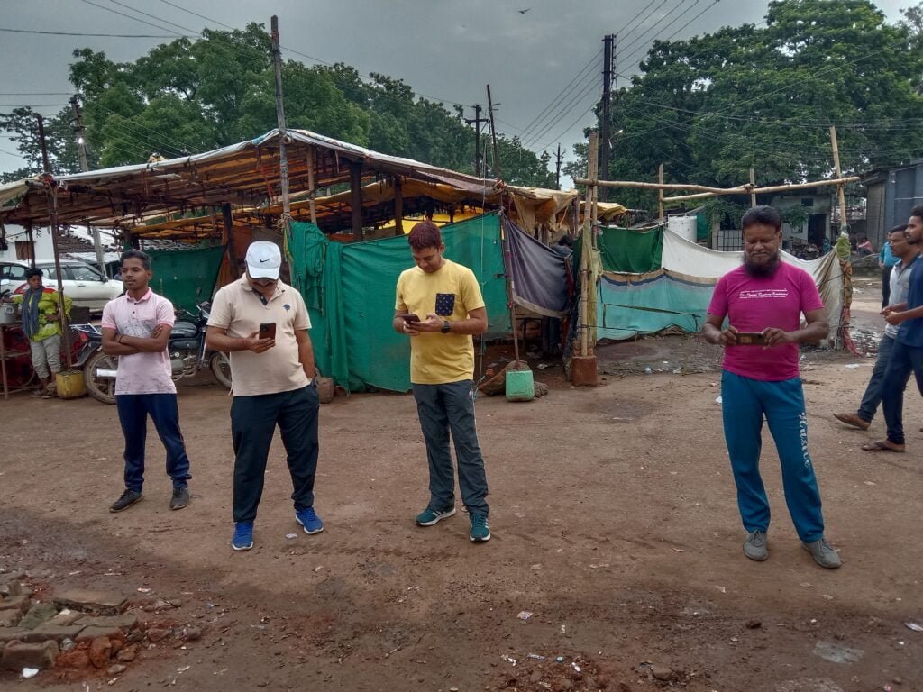 शहर के अंदर भट्टी-असामाजिक तत्वों का डेरा--<em>नगर पालिका ने शहर में चलाया विशेष स्वच्छता महाअभियान, 26 अगस्त को शराब भट्टी के सामने 20 ट्रिप डिस्पोजल एवं मलमा हटाया गया, पुलिस टीआई, आबकारी निरीक्षक एवं पत्रकार संगठनों के साथी भी रहे मौजूद, शराब भट्टी को शहर से बाहर करने उठी मांग</em>, छत्तीसगढ़ जनर्लिस्ट वेलफेयर यूनियन शक्ति जिला इकाई ने 25 अगस्त को करी थी उपरोक्त स्थल की सफाई कराने की मांग, मोहल्ले की महिलाओं ने सीएमओ से कहा- तत्काल हटवाये शराब दुकान kshititech