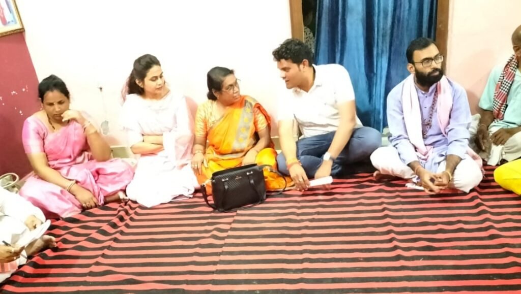 गोविंद के निवास पहुंचे विधायक जी-- <em>असम के विधायक रूप ज्योति कुर्मी ने देवांगन समाज के उपाध्यक्ष गोविंद देवांगन के निवास पर धार्मिक संगठनो के प्रमुखों के साथ किया भोजन, देवांगन परिवार ने किया विधायक जी का स्वागत, गोविंद ने कहा- माता कामाख्या देवी की पवित्र नगरी से पहुंचे आपका है अभिनंदन</em> गोविंद के निवास पहुंचे विधायक जी-- <em>असम के विधायक रूप ज्योति कुर्मी ने देवांगन समाज के उपाध्यक्ष गोविंद देवांगन के निवास पर धार्मिक संगठनो के प्रमुखों के साथ किया भोजन, देवांगन परिवार ने किया विधायक जी का स्वागत, गोविंद ने कहा- माता कामाख्या देवी की पवित्र नगरी से पहुंचे आपका है अभिनंदन</em> kshititech