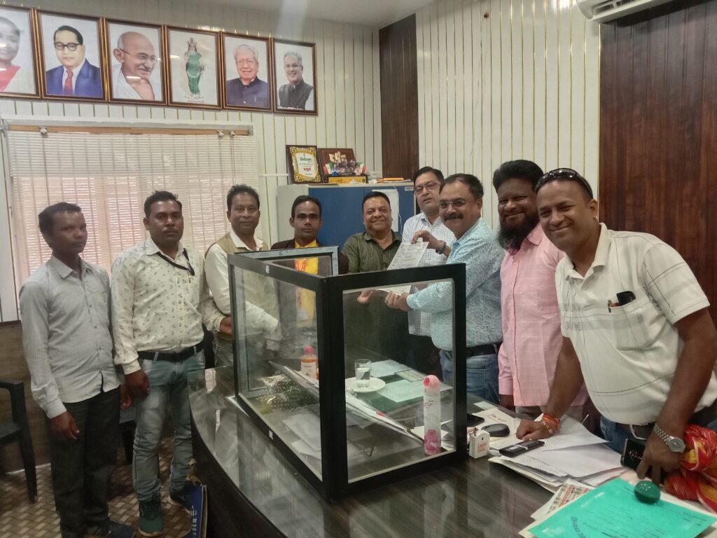 <em>शक्ति की शराब दुकान को शहर से बाहर करने जनर्लिस्ट वेलफेयर यूनियन जिला इकाई सकती में कलेक्टर- एसपी सहित अधिकारियों को सौपा जिला संरक्षक श्यामसुंदर अग्रवाल एवं जिला अध्यक्ष रमेश चंद्र अग्रवाल के नेतृत्व में पहुंचे पदाधिकारी</em>, कलेक्टर नूपुर ने भी कहा--शीघ्र ही इस दिशा में वे करेंगी सकारात्मक पहल <em>शक्ति की शराब दुकान को शहर से बाहर करने जनर्लिस्ट वेलफेयर यूनियन जिला इकाई सकती में कलेक्टर- एसपी सहित अधिकारियों को सौपा जिला संरक्षक श्यामसुंदर अग्रवाल एवं जिला अध्यक्ष रमेश चंद्र अग्रवाल के नेतृत्व में पहुंचे पदाधिकारी</em>, कलेक्टर नूपुर ने भी कहा--शीघ्र ही इस दिशा में वे करेंगी सकारात्मक पहल kshititech