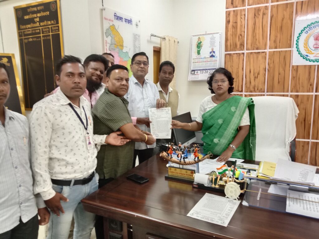 <em>शक्ति की शराब दुकान को शहर से बाहर करने जनर्लिस्ट वेलफेयर यूनियन जिला इकाई सकती में कलेक्टर- एसपी सहित अधिकारियों को सौपा जिला संरक्षक श्यामसुंदर अग्रवाल एवं जिला अध्यक्ष रमेश चंद्र अग्रवाल के नेतृत्व में पहुंचे पदाधिकारी</em>, कलेक्टर नूपुर ने भी कहा--शीघ्र ही इस दिशा में वे करेंगी सकारात्मक पहल <em>शक्ति की शराब दुकान को शहर से बाहर करने जनर्लिस्ट वेलफेयर यूनियन जिला इकाई सकती में कलेक्टर- एसपी सहित अधिकारियों को सौपा जिला संरक्षक श्यामसुंदर अग्रवाल एवं जिला अध्यक्ष रमेश चंद्र अग्रवाल के नेतृत्व में पहुंचे पदाधिकारी</em>, कलेक्टर नूपुर ने भी कहा--शीघ्र ही इस दिशा में वे करेंगी सकारात्मक पहल kshititech