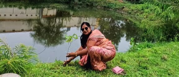 अवतरण दिवस पर रचनात्मक कार्य-- <em>लक्ष्मी ने किया जन्मदिन पर परम शांति धाम स्वामी परमानंद संस्कृत विद्यालय पेंड्रा रोड गोरखपुर में वृक्षारोपण, लोगों को दिया वृक्षारोपण का संदेश, लक्ष्मी ने कहा- पर्यावरण संरक्षण में हम सभी संवेदनशीलता के साथ दे योगदान</em> kshititech