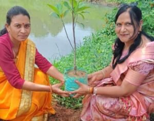 अवतरण दिवस पर रचनात्मक कार्य-- <em>लक्ष्मी ने किया जन्मदिन पर परम शांति धाम स्वामी परमानंद संस्कृत विद्यालय पेंड्रा रोड गोरखपुर में वृक्षारोपण, लोगों को दिया वृक्षारोपण का संदेश, लक्ष्मी ने कहा- पर्यावरण संरक्षण में हम सभी संवेदनशीलता के साथ दे योगदान</em> kshititech