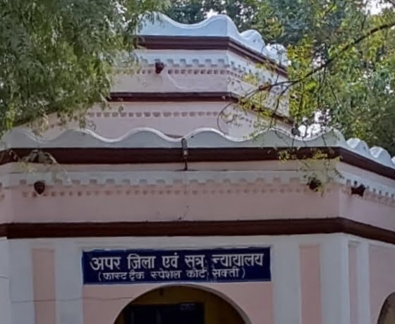 आरोपी ने फोन पर नाबालिक को बुलाया अपने घर--<em>नाबालिक किशोरी से दुष्कर्म के आरोपी को 20 वर्ष की सश्रम कारावास एवं अर्थदंड की सजा,फास्ट ट्रैक कोर्ट के विशेष न्यायाधीश यशवंत सारथी का निर्णय</em> kshititech