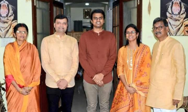 रक्षाबंधन का पावन पर्व-- <em>शक्ति के ब्रह्म कुमारी की बहने पहुंची गेवाड़ीन निवास, परिवार जनों को बांधा रक्षासूत्र,विधानसभा अध्यक्ष महंत</em> एवं कोरबा सांसद<em> ने भी ब्रह्माकुमारी की बहनों को दी रक्षाबंधन की शुभकामनाएं</em>, रीना गेवाडीन ने ब्रह्माकुमारी की बहनों का किया आत्मीय स्वागत रक्षाबंधन का पावन पर्व-- <em>शक्ति के ब्रह्म कुमारी की बहने पहुंची गेवाड़ीन निवास, परिवार जनों को बांधा रक्षासूत्र,विधानसभा अध्यक्ष महंत</em> एवं कोरबा सांसद<em> ने भी ब्रह्माकुमारी की बहनों को दी रक्षाबंधन की शुभकामनाएं</em>, रीना गेवाडीन ने ब्रह्माकुमारी की बहनों का किया आत्मीय स्वागत kshititech