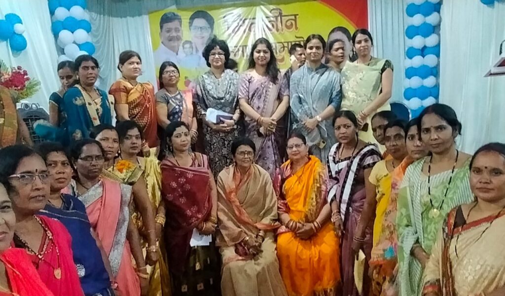 रक्षाबंधन का पावन पर्व-- <em>शक्ति के ब्रह्म कुमारी की बहने पहुंची गेवाड़ीन निवास, परिवार जनों को बांधा रक्षासूत्र,विधानसभा अध्यक्ष महंत</em> एवं कोरबा सांसद<em> ने भी ब्रह्माकुमारी की बहनों को दी रक्षाबंधन की शुभकामनाएं</em>, रीना गेवाडीन ने ब्रह्माकुमारी की बहनों का किया आत्मीय स्वागत रक्षाबंधन का पावन पर्व-- <em>शक्ति के ब्रह्म कुमारी की बहने पहुंची गेवाड़ीन निवास, परिवार जनों को बांधा रक्षासूत्र,विधानसभा अध्यक्ष महंत</em> एवं कोरबा सांसद<em> ने भी ब्रह्माकुमारी की बहनों को दी रक्षाबंधन की शुभकामनाएं</em>, रीना गेवाडीन ने ब्रह्माकुमारी की बहनों का किया आत्मीय स्वागत kshititech