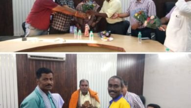 <em>गणेश की रिटायरमेंट सेरेमनी-- दशको तब सेवाएं देने के बाद गणेश हुए नगर पालिका शक्ति से सेवानिवृत्त,प्रदेश की विभिन्न निकायों में मुख्य नगर पालिका अधिकारी का भी दायित्व संभाल चुके हैं गणेश, नगर पालिका ने किया विदाई समारोह का आयोजन</em>, गणेश ने कहा पालिका के मेरे सहयोगियों एवं शहर वासियों का स्नेह सदैव रखूंगा याद kshititech