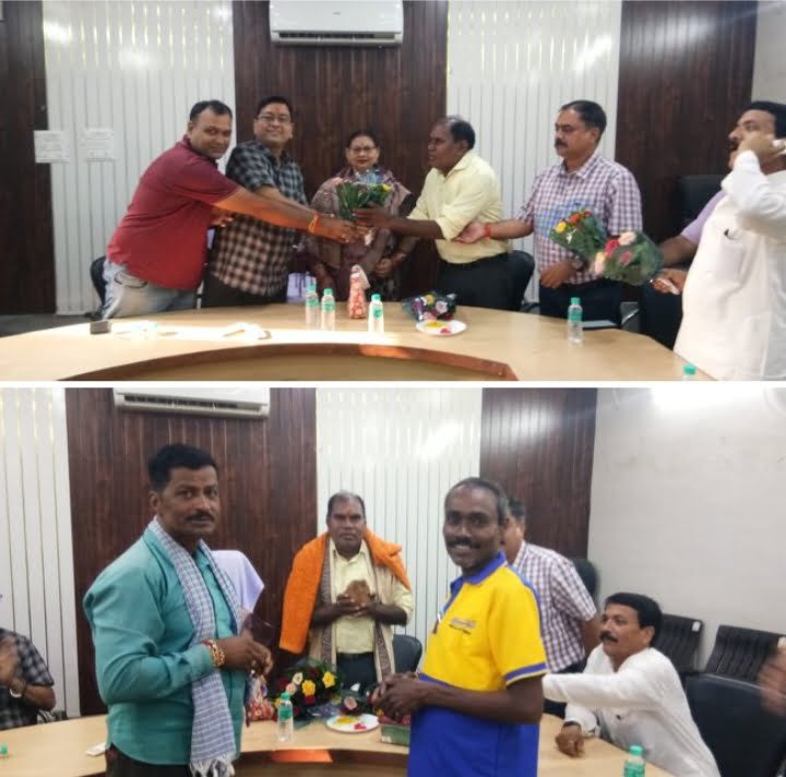 <em>गणेश की रिटायरमेंट सेरेमनी-- दशको तब सेवाएं देने के बाद गणेश हुए नगर पालिका शक्ति से सेवानिवृत्त,प्रदेश की विभिन्न निकायों में मुख्य नगर पालिका अधिकारी का भी दायित्व संभाल चुके हैं गणेश, नगर पालिका ने किया विदाई समारोह का आयोजन</em>, गणेश ने कहा पालिका के मेरे सहयोगियों एवं शहर वासियों का स्नेह सदैव रखूंगा याद kshititech