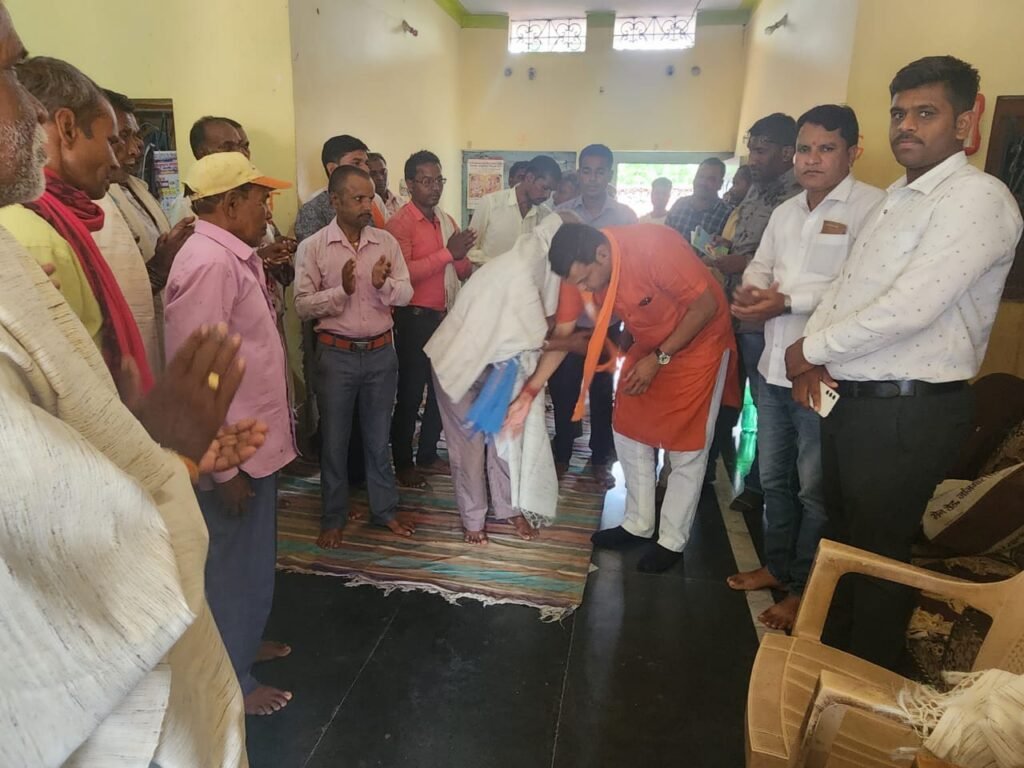 <em>भाजपा नेता अमर सुल्तानिया की सक्रियता-- मिशन क्लीन सिटी कर्मचारी संघ के धरना को दिया समर्थन,जांजगीर- चांपा विधानसभा क्षेत्र में चल रहा अमर का वरिष्ठ जन सम्मान कार्यक्रम, गांव- गांव पहुंच रहे अमर, बुजुर्गों का मिल रहा लाड़-दुलार एवं आशीर्वाद</em>, अमर की आत्मीयता एवं सहजता से युवा भी है प्रभावित <em>भाजपा नेता अमर सुल्तानिया की सक्रियता-- मिशन क्लीन सिटी कर्मचारी संघ के धरना को दिया समर्थन,जांजगीर- चांपा विधानसभा क्षेत्र में चल रहा अमर का वरिष्ठ जन सम्मान कार्यक्रम, गांव- गांव पहुंच रहे अमर, बुजुर्गों का मिल रहा लाड़-दुलार एवं आशीर्वाद</em>, अमर की आत्मीयता एवं सहजता से युवा भी है प्रभावित kshititech