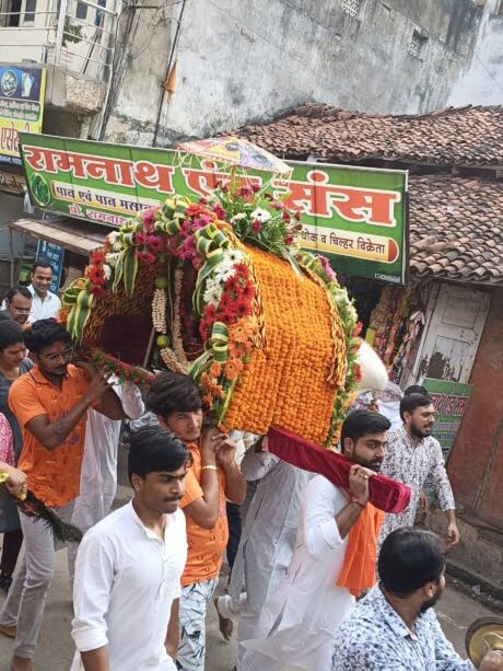 शक्ति में पहली बार पालकी यात्रा महाकाल की-- <em>शक्ति के राधाकृष्ण सेढू शिव मंदिर में बाबा भोलेनाथ का हुआ अद्भुत श्रंगार, 28 अगस्त की शाम निकली बाबा महाकाल तुर्री धाम वाले की पालकी यात्रा, सैकड़ो शिव भक्त हुए शामिल</em>, श्रावणी मास के अंतिम सोमवार पर हुई बाबा भोलेनाथ की आराधना,उमड़ पड़ा भोले भंडारी के भक्तों का सैलाब शक्ति में पहली बार पालकी यात्रा महाकाल की-- <em>शक्ति के राधाकृष्ण सेढू शिव मंदिर में बाबा भोलेनाथ का हुआ अद्भुत श्रंगार, 28 अगस्त की शाम निकली बाबा महाकाल तुर्री धाम वाले की पालकी यात्रा, सैकड़ो शिव भक्त हुए शामिल</em>, श्रावणी मास के अंतिम सोमवार पर हुई बाबा भोलेनाथ की आराधना,उमड़ पड़ा भोले भंडारी के भक्तों का सैलाब kshititech