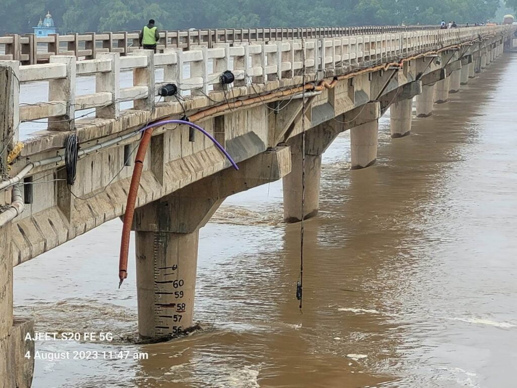 कुशल बाढ़ आपदा प्रबंधन-- <em>शक्ति कलेक्टर के निर्देशन में चंद्रपुर में राहत शिविर सहित आपदा प्रबंधन को लेकर हुई बेहतर कार्ययोजना, कलेक्टर,डभरा एसडीएम एवं तहसीलदार के निरंतर मॉनिटरिंग से व्यवस्था बनी बेहतर, महानदी का घटा जलस्तर लोगों ने ली राहत, सीएमओ आनंद कुमार राय भी अपनी टीम के साथ रहे सजग</em> कुशल बाढ़ आपदा प्रबंधन-- <em>शक्ति कलेक्टर के निर्देशन में चंद्रपुर में राहत शिविर सहित आपदा प्रबंधन को लेकर हुई बेहतर कार्ययोजना, कलेक्टर,डभरा एसडीएम एवं तहसीलदार के निरंतर मॉनिटरिंग से व्यवस्था बनी बेहतर, महानदी का घटा जलस्तर लोगों ने ली राहत, सीएमओ आनंद कुमार राय भी अपनी टीम के साथ रहे सजग</em> kshititech