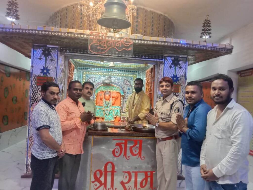 <em>थाना चौक स्थित सिद्ध श्री हनुमान मंदिर दरबार में पहुंचे शक्ति थाने के नए मुखिया, विवेक शर्मा ने चंद्रयान-3 की सफलता पर दी सभी को बधाई एवं हनुमान मंदिर परिवार के सदस्यों से करी मुलाकात</em> <em>थाना चौक स्थित सिद्ध श्री हनुमान मंदिर दरबार में पहुंचे शक्ति थाने के नए मुखिया, विवेक शर्मा ने चंद्रयान-3 की सफलता पर दी सभी को बधाई एवं हनुमान मंदिर परिवार के सदस्यों से करी मुलाकात</em> kshititech