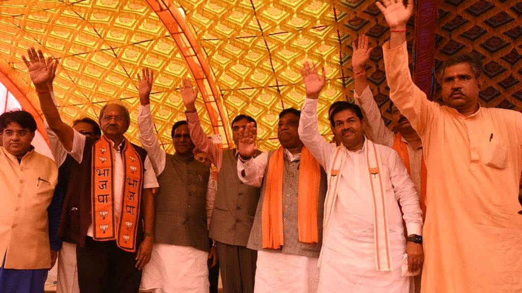 <em>चुनाव पूर्व भाजपा का बड़ा शक्ति प्रदर्शन-- बाराद्वार की परिवर्तन यात्रा में उमड़ा जन सैलाब, रेल राज्य मंत्री ने पाटिल कहा- अटल जी ने इसलिए बनाया था राज्य, की छत्तीसगढ़ का हो विकास,लेकिन वर्तमान कांग्रेस सरकार जनता को दे रही धोखा, पूर्व विधायक खिलावन साहू के नेतृत्व में सफल रही परिवर्तन यात्रा, पहली बार किसी रेल मंत्री का हुआ बाराद्वार में आगमन</em> <em>चुनाव पूर्व भाजपा का बड़ा शक्ति प्रदर्शन-- बाराद्वार की परिवर्तन यात्रा में उमड़ा जन सैलाब, रेल राज्य मंत्री ने पाटिल कहा- अटल जी ने इसलिए बनाया था राज्य, की छत्तीसगढ़ का हो विकास,लेकिन वर्तमान कांग्रेस सरकार जनता को दे रही धोखा, पूर्व विधायक खिलावन साहू के नेतृत्व में सफल रही परिवर्तन यात्रा, पहली बार किसी रेल मंत्री का हुआ बाराद्वार में आगमन</em> kshititech