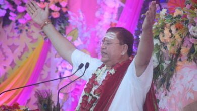 <em>चतुर्थ दिवस--सकती में दुबलधनिया परिवार की भागवत कथा में व्यासपीठ पर विराजमान आचार्य अतुल कृष्ण जी ने गृहस्थों से भगवान शिव की तरह जीने का किया आग्रह,कृष्ण जन्म पर व्यास आचार्य ने गाई मधुर बधाई गीत,नंदलाल प्रगट भयो आज, बृज में लडुआ बंटत है,वसुधैव कुटुंबकम् का उदार भाव ही सनातन धर्म है तो वहीं संप्रदाय हमें तंग दिल बनाता है… आचार्य अतुल कृष्ण भारद्वाज</em> <em>चतुर्थ दिवस--सकती में दुबलधनिया परिवार की भागवत कथा में व्यासपीठ पर विराजमान आचार्य अतुल कृष्ण जी ने गृहस्थों से भगवान शिव की तरह जीने का किया आग्रह,कृष्ण जन्म पर व्यास आचार्य ने गाई मधुर बधाई गीत,नंदलाल प्रगट भयो आज, बृज में लडुआ बंटत है,वसुधैव कुटुंबकम् का उदार भाव ही सनातन धर्म है तो वहीं संप्रदाय हमें तंग दिल बनाता है… आचार्य अतुल कृष्ण भारद्वाज</em> kshititech