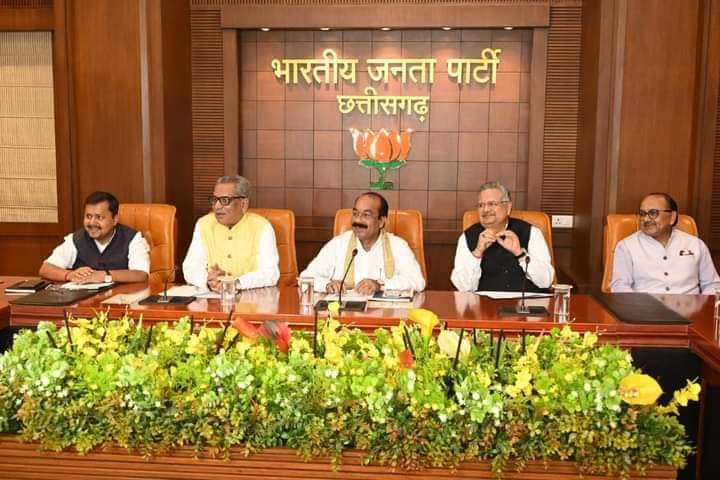 <em>नहीं होगी भाजपा की दूसरी सूची जारी,लगा विराम-- भाजपा ने पहली सूची नहीं बढ़ा दी मुश्किलें, घोषित प्रत्याशियों के विधानसभा क्षेत्र में चल रहा इस्तीफा का दौर, अधिसूचना जारी होने के बाद ही होगी प्रत्याशियों की सूची जारी, राजिम के मुरलीधर सिन्हा ने कहा- कि वे कुबेर पुत्र होते तो आज उनकी स्थिति अलग होती, टिकट न मिलने से नाराज मुरलीधर</em> <em>नहीं होगी भाजपा की दूसरी सूची जारी,लगा विराम-- भाजपा ने पहली सूची नहीं बढ़ा दी मुश्किलें, घोषित प्रत्याशियों के विधानसभा क्षेत्र में चल रहा इस्तीफा का दौर, अधिसूचना जारी होने के बाद ही होगी प्रत्याशियों की सूची जारी, राजिम के मुरलीधर सिन्हा ने कहा- कि वे कुबेर पुत्र होते तो आज उनकी स्थिति अलग होती, टिकट न मिलने से नाराज मुरलीधर</em> kshititech