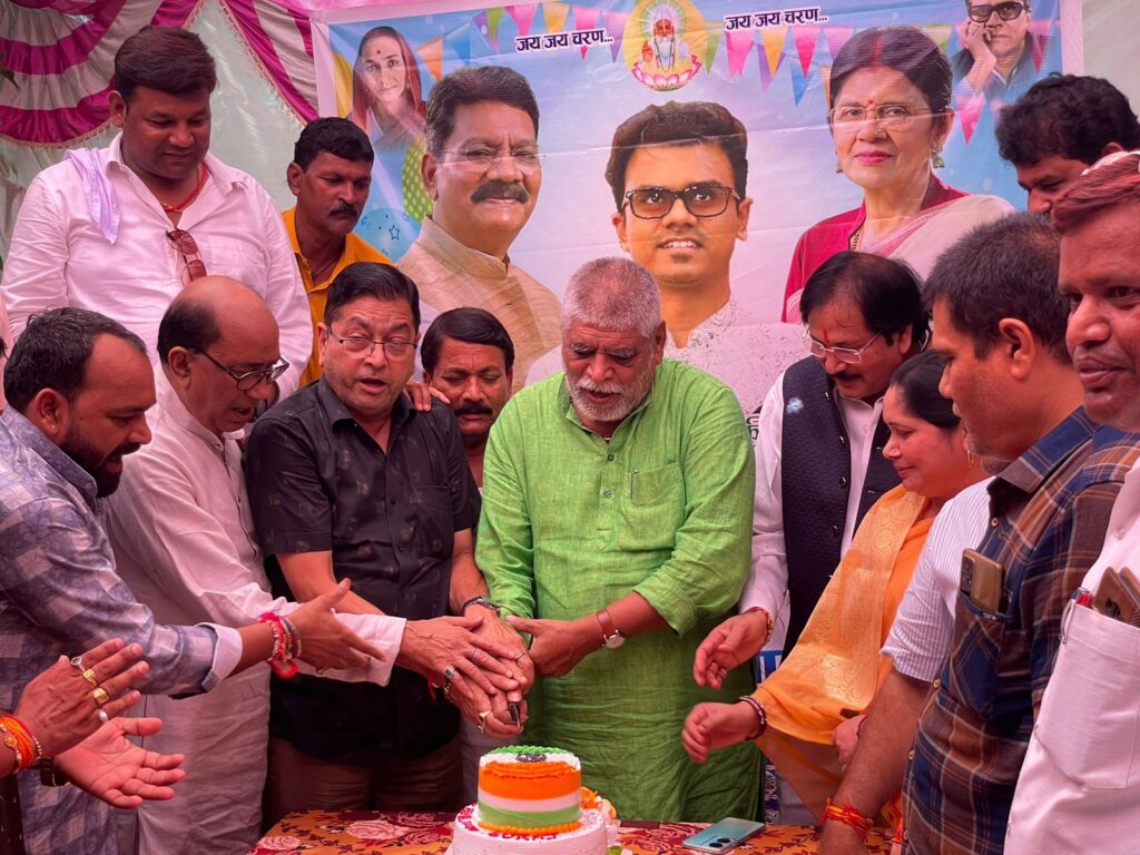 <em>विधानसभा अध्यक्ष पुत्र सूरज का जन्मदिन कांग्रेसियों ने मनाया साधेश्वर गबेल के निवास जाजंग में, घनश्याम पांडेय ने कहा- सूरज महंत युवाओं के प्रेरणा स्रोत,जन्मदिन पर दी बधाई शुभकामनाएं</em>, जन्मदिन को लेकर कांग्रेसियों में दिखा उत्साह, सूरज महंत ने भी समस्त क्षेत्र वासियों का जताया आशीर्वाद के लिए आभार<br>. <em>विधानसभा अध्यक्ष पुत्र सूरज का जन्मदिन कांग्रेसियों ने मनाया साधेश्वर गबेल के निवास जाजंग में, घनश्याम पांडेय ने कहा- सूरज महंत युवाओं के प्रेरणा स्रोत,जन्मदिन पर दी बधाई शुभकामनाएं</em>, जन्मदिन को लेकर कांग्रेसियों में दिखा उत्साह, सूरज महंत ने भी समस्त क्षेत्र वासियों का जताया आशीर्वाद के लिए आभार<br>. kshititech