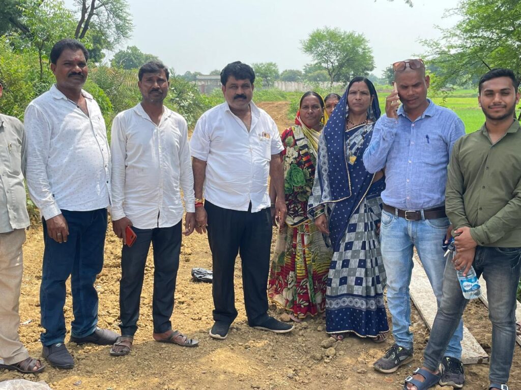 मंडी अध्यक्ष रूपनारायण साहू की सक्रियता-- <em>बाराद्वार में हुआ सूरज महंत के जन्मदिन का भव्य आयोजन,वरिष्ठ नेता गुलजार सिंह के निर्देश पर शक्ति मंडी अध्यक्ष रूपनारायण साहू ने किया कार्यक्रम,31 बूथों के कांग्रेस कार्यकर्ता जुटे कार्यक्रम में, मंडी अध्यक्ष रूपनारायण ने किया भद्रीपाली में 8 लाख की सीसी रोड का भूमि पूजन, ग्रामीणों ने कहा-- जहां पहले पैदल जाना दूभर था वहां अब महंत जी के प्रयास से बनेगी पक्की सड़क</em> मंडी अध्यक्ष रूपनारायण साहू की सक्रियता-- <em>बाराद्वार में हुआ सूरज महंत के जन्मदिन का भव्य आयोजन,वरिष्ठ नेता गुलजार सिंह के निर्देश पर शक्ति मंडी अध्यक्ष रूपनारायण साहू ने किया कार्यक्रम,31 बूथों के कांग्रेस कार्यकर्ता जुटे कार्यक्रम में, मंडी अध्यक्ष रूपनारायण ने किया भद्रीपाली में 8 लाख की सीसी रोड का भूमि पूजन, ग्रामीणों ने कहा-- जहां पहले पैदल जाना दूभर था वहां अब महंत जी के प्रयास से बनेगी पक्की सड़क</em> kshititech