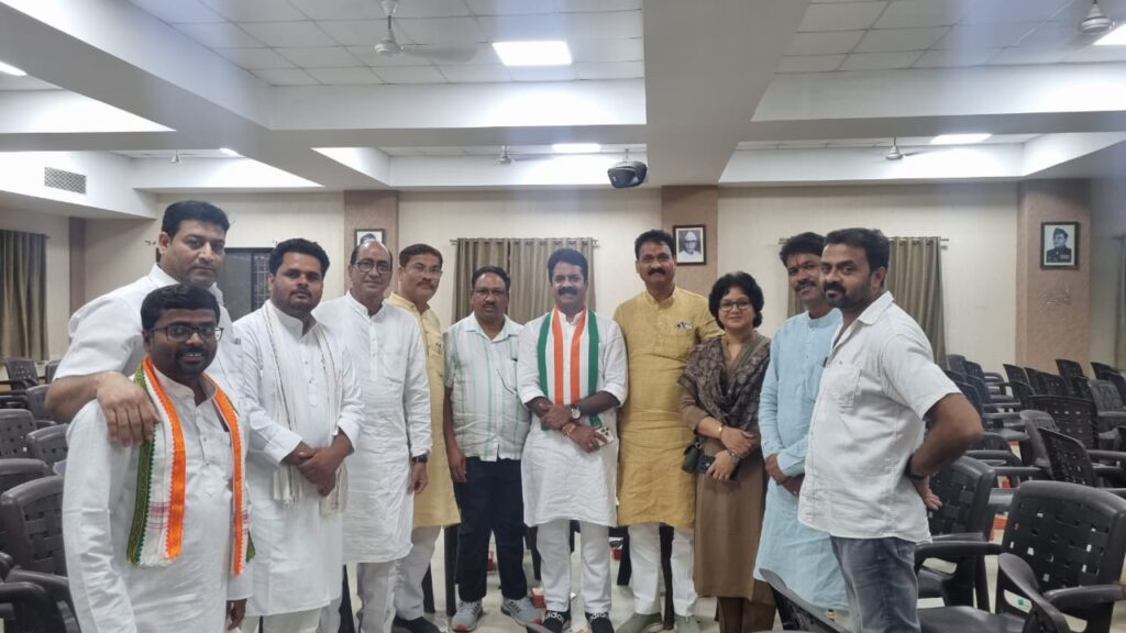 शक्ति का चुनावी मंथन रायपुर में--<em>शक्ति विधानसभा के कांग्रेस नेताओं ने करी महंत जी से मुलाकात,प्रदेश कांग्रेस कमेटी के नव नियुक्त सचिव घनश्याम पांडेय एवं जिला अध्यक्ष त्रिलोक चंद्र जायसवाल दादू पहुंचे रायपुर</em> शक्ति का चुनावी मंथन रायपुर में--<em>शक्ति विधानसभा के कांग्रेस नेताओं ने करी महंत जी से मुलाकात,प्रदेश कांग्रेस कमेटी के नव नियुक्त सचिव घनश्याम पांडेय एवं जिला अध्यक्ष त्रिलोक चंद्र जायसवाल दादू पहुंचे रायपुर</em> kshititech