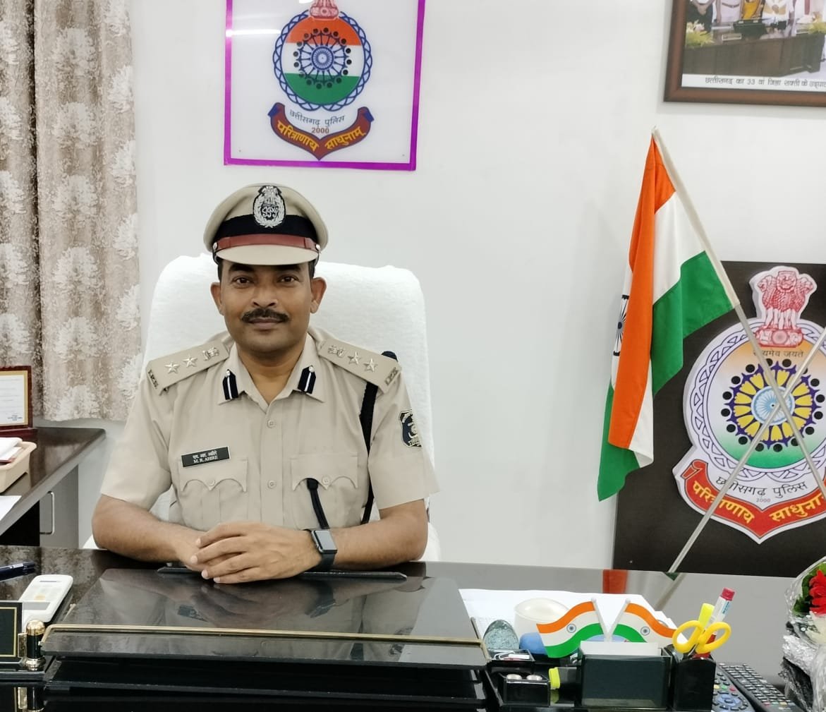<em>शक्ति जिला पुलिस की खबरें एक साथ-- एसपी अहीरे ने जिले वासियों से कहा- अपने मकान को न छोड़े सुना, डभरा में पकड़ी गई शराब, तो वही शक्ति थाने में भी हुई पुलिस की शराब को लेकर कार्रवाई ,शक्ति जिला पुलिस अपराधों पर अंकुश लगाने सक्रिय</em>, सरपंच पति को किया पुलिस ने जेल दाखिल kshititech