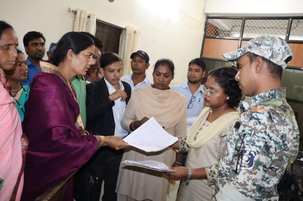 शक्ति कलेक्ट्रेट से जुड़ी खबरें एक साथ आपके लिए-- <em>जन्माष्टमी पर शक्ति जिले में शुष्क दिवस घोषित, कलेक्टर-एसपी ने जिले के बॉर्डर में किया निरीक्षण,कलेक्टर ने लिया जनदर्शन, कलेक्टर नूपुर ने जिले में हाई स्पीड नेटवर्क संचालन के लिए दिए निर्देश</em>, जिले में 10 एवं 11 सितंबर को होगा छत्तीसगढ़िया ओलंपिक का जिला स्तरीय आयोजन kshititech