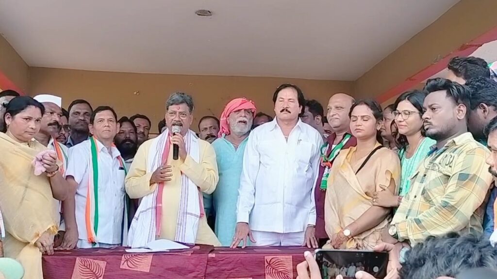 कांग्रेस का मिशन शक्ति जिला-- <em>विधानसभा अध्यक्ष महंत ने कहा--कांग्रेस कार्यकर्ताओं की निष्ठा एवं समर्पण भावना ही हमारी पार्टी की सबसे बड़ी ताकत, आने वाले चुनाव में रिकॉर्ड सीटों से होगी कांग्रेस की जीत, बाराद्वार में हाथ जोड़ो यात्रा के समापन में पहुंचे विधानसभा अध्यक्ष महंत, कांग्रेस ने किया बड़ा शक्ति प्रदर्शन</em>, चुनाव पूर्व जिले के बड़ी संख्या में एक मंच पर जुटे कांग्रेस के नेता कांग्रेस का मिशन शक्ति जिला-- <em>विधानसभा अध्यक्ष महंत ने कहा--कांग्रेस कार्यकर्ताओं की निष्ठा एवं समर्पण भावना ही हमारी पार्टी की सबसे बड़ी ताकत, आने वाले चुनाव में रिकॉर्ड सीटों से होगी कांग्रेस की जीत, बाराद्वार में हाथ जोड़ो यात्रा के समापन में पहुंचे विधानसभा अध्यक्ष महंत, कांग्रेस ने किया बड़ा शक्ति प्रदर्शन</em>, चुनाव पूर्व जिले के बड़ी संख्या में एक मंच पर जुटे कांग्रेस के नेता kshititech