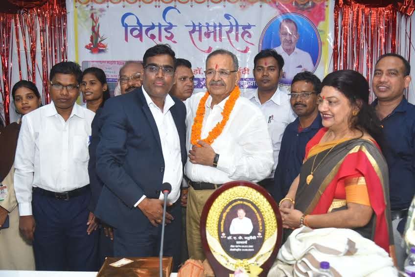 <em>दशकों की सेवाओं के बाद सेवानिवृत हुए महाविद्यालय के प्राचार्य डॉक्टर चतुर्वेदी, विदाई समारोह का आयोजन, उच्च शिक्षा विभाग में 41 साल दी सेवाएं, 8 सितंबर को महाविद्यालय ने किया साक्षरता दिवस का आयोजन</em>, शक्ति के कॉलेज में 14 साल प्राचार्य के रूप में पदस्थ थे डॉक्टर ए के चतुर्वेदी <em>दशकों की सेवाओं के बाद सेवानिवृत हुए महाविद्यालय के प्राचार्य डॉक्टर चतुर्वेदी, विदाई समारोह का आयोजन, उच्च शिक्षा विभाग में 41 साल दी सेवाएं, 8 सितंबर को महाविद्यालय ने किया साक्षरता दिवस का आयोजन</em>, शक्ति के कॉलेज में 14 साल प्राचार्य के रूप में पदस्थ थे डॉक्टर ए के चतुर्वेदी kshititech