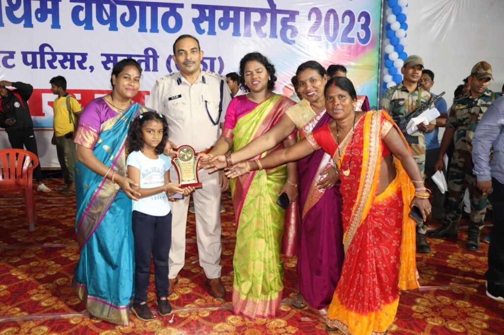 भव्य महोत्सव के रूप में मनी जिले की स्थापना वर्षगांठ,जय हो शक्ति जिला--<em>शक्ति जिले की प्रथम स्थापना वर्षगांठ पर उमड़ा सैलाब, हजारों जिले वासियों की मौजूदगी में केक काटकर मनाया गया प्रथम स्थापना वर्षगांठ समारोह, विधानसभा अध्यक्ष महंत,विधायक रामकुमार यादव सहित कलेक्टर/ एसपी रहे मौजूद, सांस्कृतिक कार्यक्रम में बच्चों की प्रस्तुति ने मोह लिया आगंतुकों का मन</em>, सांसद का नाम होने के बावजूद नहीं पहुंचे कार्यक्रम में भव्य महोत्सव के रूप में मनी जिले की स्थापना वर्षगांठ,जय हो शक्ति जिला--<em>शक्ति जिले की प्रथम स्थापना वर्षगांठ पर उमड़ा सैलाब, हजारों जिले वासियों की मौजूदगी में केक काटकर मनाया गया प्रथम स्थापना वर्षगांठ समारोह, विधानसभा अध्यक्ष महंत,विधायक रामकुमार यादव सहित कलेक्टर/ एसपी रहे मौजूद, सांस्कृतिक कार्यक्रम में बच्चों की प्रस्तुति ने मोह लिया आगंतुकों का मन</em>, सांसद का नाम होने के बावजूद नहीं पहुंचे कार्यक्रम में kshititech