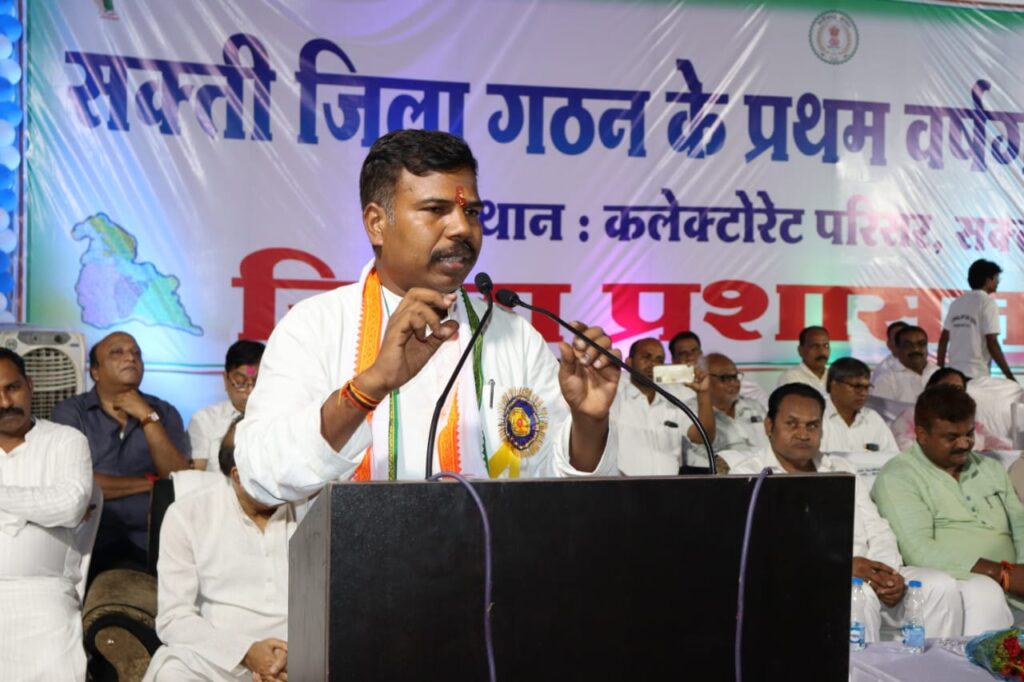 भव्य महोत्सव के रूप में मनी जिले की स्थापना वर्षगांठ,जय हो शक्ति जिला--<em>शक्ति जिले की प्रथम स्थापना वर्षगांठ पर उमड़ा सैलाब, हजारों जिले वासियों की मौजूदगी में केक काटकर मनाया गया प्रथम स्थापना वर्षगांठ समारोह, विधानसभा अध्यक्ष महंत,विधायक रामकुमार यादव सहित कलेक्टर/ एसपी रहे मौजूद, सांस्कृतिक कार्यक्रम में बच्चों की प्रस्तुति ने मोह लिया आगंतुकों का मन</em>, सांसद का नाम होने के बावजूद नहीं पहुंचे कार्यक्रम में भव्य महोत्सव के रूप में मनी जिले की स्थापना वर्षगांठ,जय हो शक्ति जिला--<em>शक्ति जिले की प्रथम स्थापना वर्षगांठ पर उमड़ा सैलाब, हजारों जिले वासियों की मौजूदगी में केक काटकर मनाया गया प्रथम स्थापना वर्षगांठ समारोह, विधानसभा अध्यक्ष महंत,विधायक रामकुमार यादव सहित कलेक्टर/ एसपी रहे मौजूद, सांस्कृतिक कार्यक्रम में बच्चों की प्रस्तुति ने मोह लिया आगंतुकों का मन</em>, सांसद का नाम होने के बावजूद नहीं पहुंचे कार्यक्रम में kshititech