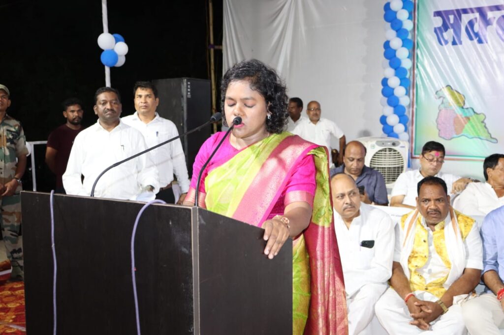 भव्य महोत्सव के रूप में मनी जिले की स्थापना वर्षगांठ,जय हो शक्ति जिला--<em>शक्ति जिले की प्रथम स्थापना वर्षगांठ पर उमड़ा सैलाब, हजारों जिले वासियों की मौजूदगी में केक काटकर मनाया गया प्रथम स्थापना वर्षगांठ समारोह, विधानसभा अध्यक्ष महंत,विधायक रामकुमार यादव सहित कलेक्टर/ एसपी रहे मौजूद, सांस्कृतिक कार्यक्रम में बच्चों की प्रस्तुति ने मोह लिया आगंतुकों का मन</em>, सांसद का नाम होने के बावजूद नहीं पहुंचे कार्यक्रम में भव्य महोत्सव के रूप में मनी जिले की स्थापना वर्षगांठ,जय हो शक्ति जिला--<em>शक्ति जिले की प्रथम स्थापना वर्षगांठ पर उमड़ा सैलाब, हजारों जिले वासियों की मौजूदगी में केक काटकर मनाया गया प्रथम स्थापना वर्षगांठ समारोह, विधानसभा अध्यक्ष महंत,विधायक रामकुमार यादव सहित कलेक्टर/ एसपी रहे मौजूद, सांस्कृतिक कार्यक्रम में बच्चों की प्रस्तुति ने मोह लिया आगंतुकों का मन</em>, सांसद का नाम होने के बावजूद नहीं पहुंचे कार्यक्रम में kshititech