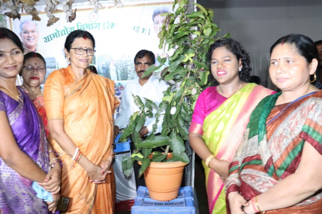 भव्य महोत्सव के रूप में मनी जिले की स्थापना वर्षगांठ,जय हो शक्ति जिला--<em>शक्ति जिले की प्रथम स्थापना वर्षगांठ पर उमड़ा सैलाब, हजारों जिले वासियों की मौजूदगी में केक काटकर मनाया गया प्रथम स्थापना वर्षगांठ समारोह, विधानसभा अध्यक्ष महंत,विधायक रामकुमार यादव सहित कलेक्टर/ एसपी रहे मौजूद, सांस्कृतिक कार्यक्रम में बच्चों की प्रस्तुति ने मोह लिया आगंतुकों का मन</em>, सांसद का नाम होने के बावजूद नहीं पहुंचे कार्यक्रम में भव्य महोत्सव के रूप में मनी जिले की स्थापना वर्षगांठ,जय हो शक्ति जिला--<em>शक्ति जिले की प्रथम स्थापना वर्षगांठ पर उमड़ा सैलाब, हजारों जिले वासियों की मौजूदगी में केक काटकर मनाया गया प्रथम स्थापना वर्षगांठ समारोह, विधानसभा अध्यक्ष महंत,विधायक रामकुमार यादव सहित कलेक्टर/ एसपी रहे मौजूद, सांस्कृतिक कार्यक्रम में बच्चों की प्रस्तुति ने मोह लिया आगंतुकों का मन</em>, सांसद का नाम होने के बावजूद नहीं पहुंचे कार्यक्रम में kshititech