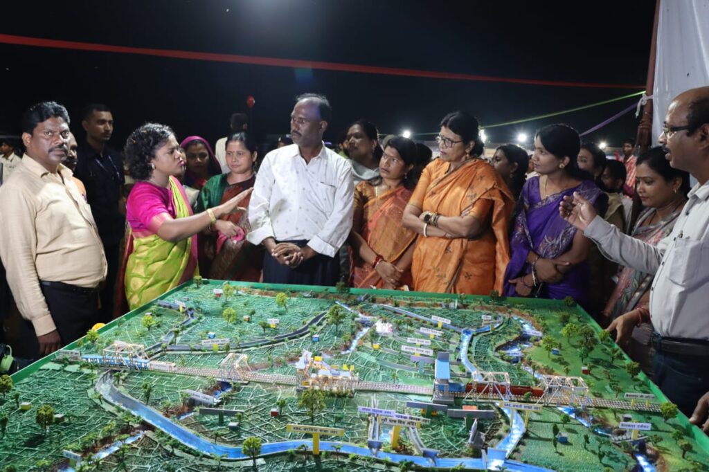 भव्य महोत्सव के रूप में मनी जिले की स्थापना वर्षगांठ,जय हो शक्ति जिला--<em>शक्ति जिले की प्रथम स्थापना वर्षगांठ पर उमड़ा सैलाब, हजारों जिले वासियों की मौजूदगी में केक काटकर मनाया गया प्रथम स्थापना वर्षगांठ समारोह, विधानसभा अध्यक्ष महंत,विधायक रामकुमार यादव सहित कलेक्टर/ एसपी रहे मौजूद, सांस्कृतिक कार्यक्रम में बच्चों की प्रस्तुति ने मोह लिया आगंतुकों का मन</em>, सांसद का नाम होने के बावजूद नहीं पहुंचे कार्यक्रम में भव्य महोत्सव के रूप में मनी जिले की स्थापना वर्षगांठ,जय हो शक्ति जिला--<em>शक्ति जिले की प्रथम स्थापना वर्षगांठ पर उमड़ा सैलाब, हजारों जिले वासियों की मौजूदगी में केक काटकर मनाया गया प्रथम स्थापना वर्षगांठ समारोह, विधानसभा अध्यक्ष महंत,विधायक रामकुमार यादव सहित कलेक्टर/ एसपी रहे मौजूद, सांस्कृतिक कार्यक्रम में बच्चों की प्रस्तुति ने मोह लिया आगंतुकों का मन</em>, सांसद का नाम होने के बावजूद नहीं पहुंचे कार्यक्रम में kshititech