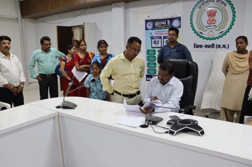 <em>माइनिंग अलर्ट--जिले में अवैध खनिज उत्खनन एवं परिवहन पर होगी कड़ी कार्रवाई, कलेक्टर नूपुर ने दिए सख्त निर्देश, 1</em>3<em> सितंबर को कलेक्टर का हुआ जन दर्शन, जिले के नागरिकों की समस्याओं का हो रहा त्वरित निराकरण</em> kshititech