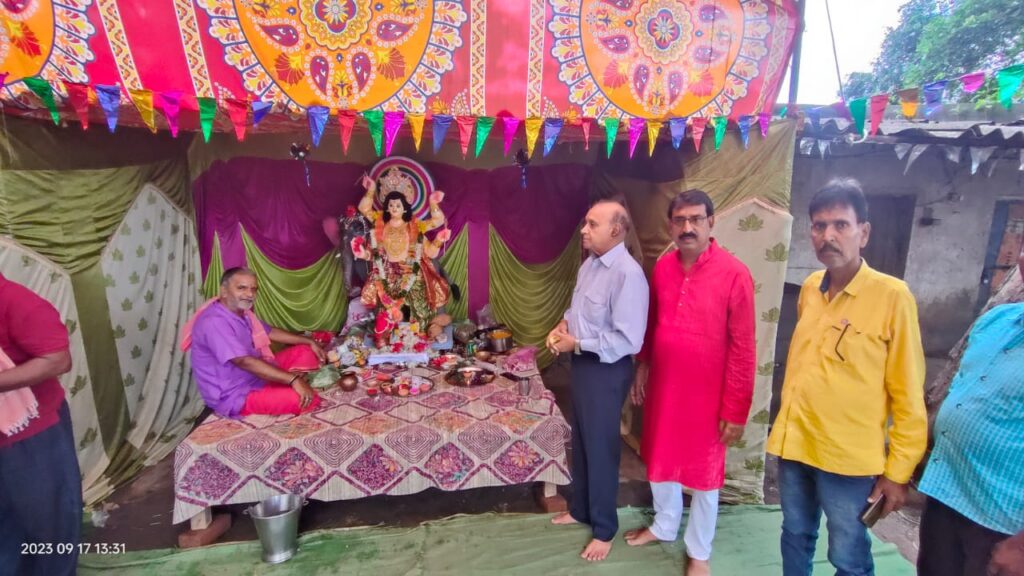 <em>बाराद्वार के डीएमसी में पूजे गए भगवान विश्वकर्मा, देव शिल्पी विश्वकर्मा जी की हुई पूजा- अर्चना</em>, पूरे परिसर को आकर्षक साथ सजा के साथ ही विश्वकर्मा जयंती पर हुआ प्रसाद का वितरण <em>बाराद्वार के डीएमसी में पूजे गए भगवान विश्वकर्मा, देव शिल्पी विश्वकर्मा जी की हुई पूजा- अर्चना</em>, पूरे परिसर को आकर्षक साथ सजा के साथ ही विश्वकर्मा जयंती पर हुआ प्रसाद का वितरण kshititech