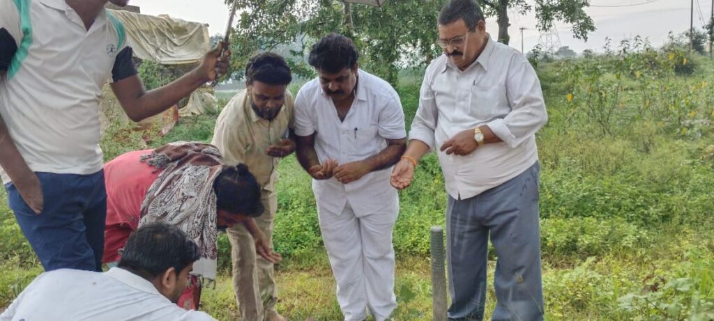 <em>किसान कुटीर से किसानों को मिलेगी राहत-- मंडी अध्यक्ष रूपनारायण साहु ने किया रगजा में करीब 14 लाख की लागत से बनने वाले किसान कुटीर का भूमि पूजन, रूपनारायण ने कहा-भूपेश बघेल सरकार किसानों की हितैषी सरकार, विधानसभा अध्यक्ष के जिला प्रतिनिधि ठाकुर गुलजार सिंह के प्रयासों से विधानसभा अध्यक्ष महंत ने दिलवाई स्वीकृ</em>ति <em>किसान कुटीर से किसानों को मिलेगी राहत-- मंडी अध्यक्ष रूपनारायण साहु ने किया रगजा में करीब 14 लाख की लागत से बनने वाले किसान कुटीर का भूमि पूजन, रूपनारायण ने कहा-भूपेश बघेल सरकार किसानों की हितैषी सरकार, विधानसभा अध्यक्ष के जिला प्रतिनिधि ठाकुर गुलजार सिंह के प्रयासों से विधानसभा अध्यक्ष महंत ने दिलवाई स्वीकृ</em>ति kshititech