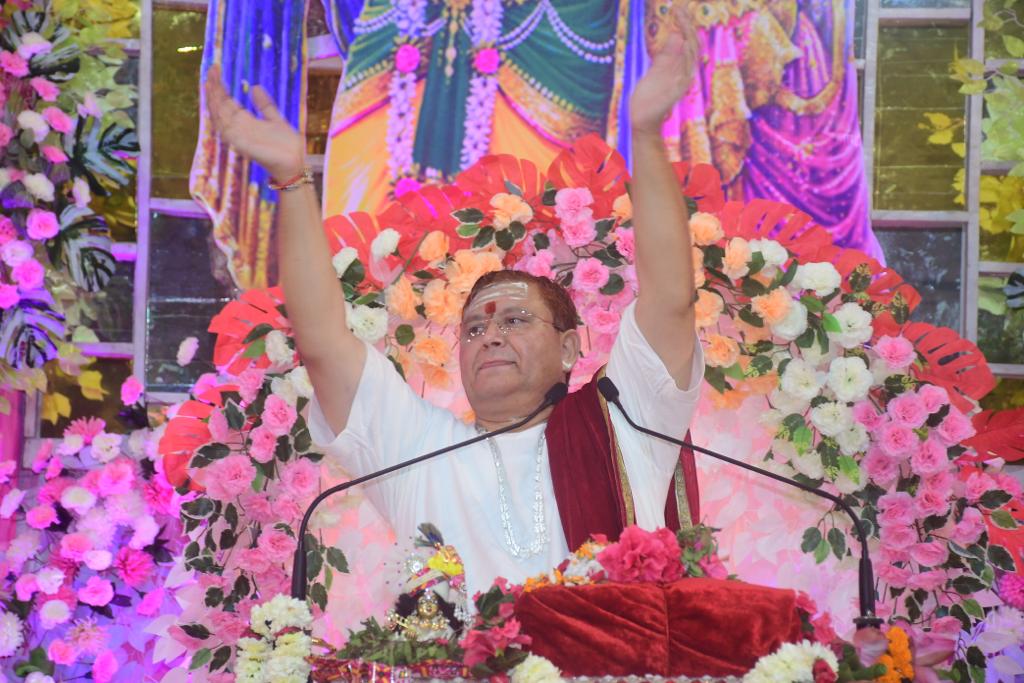 <em>शक्ति में दुबलधनिया परिवार की चल रही श्रीमद् भागवत कथा में दूसरे दिन अतुल कृष्ण भारद्वाज जी ने कराया कथा रसपान, श्रोताओं की उमड़ रही भारी भीड़</em>, परम पूज्य अतुल जी ने कहा- कलयुग में भगवान की भक्ति से ही परमात्मा की होगी प्राप्ति, ईश्वर की भक्ति में लगाए मन, दूर-दूर से कथा श्रवण करने पहुंच रहे धर्म प्रेमी <em>शक्ति में दुबलधनिया परिवार की चल रही श्रीमद् भागवत कथा में दूसरे दिन अतुल कृष्ण भारद्वाज जी ने कराया कथा रसपान, श्रोताओं की उमड़ रही भारी भीड़</em>, परम पूज्य अतुल जी ने कहा- कलयुग में भगवान की भक्ति से ही परमात्मा की होगी प्राप्ति, ईश्वर की भक्ति में लगाए मन, दूर-दूर से कथा श्रवण करने पहुंच रहे धर्म प्रेमी kshititech