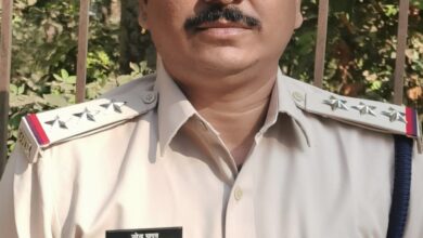 <em>डभरा पुलिस टीआई नरेंद्र यादव की सक्रियता से इंडेन गैस एजेंसी के कर्मचारी से हुई लूट के मामले में त्वरित करवाई, आरोपी गिरफ्तार, नगद रकम भी पुलिस ने करी जब्त, टी की सक्रियता से अपराधों में लग रहा लगाम अपराधियों में दशहत, एडिशनल एसपी ने प्रेस वार्ता में दी जानकारी, टी नरेंद्र यादव ने कहा-- अपराधों पर अंकुश लगाना पुलिस का पहला कर्तव्य</em> Console Corptech