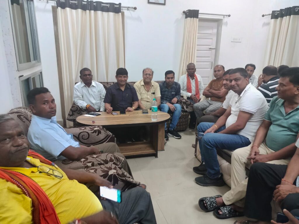 <em>भाजपा का मिशन छत्तीसगढ़-- परिवर्तन यात्रा की आमसभा होगी बाराद्वार में, तैयारीयो को लेकर पूर्व विधायक डॉक्टर खिलावन साहू ने ली कार्यकर्ताओं की बैठक, स्थल चयन के साथ ही जिम्मेदारियां दी गई कार्यकर्ताओं को, खिलावन ने कहा-- परिवर्तन यात्रा से 23 के चुनाव में होगा बड़ा सत्ता परिवर्तन</em> <em>भाजपा का मिशन छत्तीसगढ़-- परिवर्तन यात्रा की आमसभा होगी बाराद्वार में, तैयारीयो को लेकर पूर्व विधायक डॉक्टर खिलावन साहू ने ली कार्यकर्ताओं की बैठक, स्थल चयन के साथ ही जिम्मेदारियां दी गई कार्यकर्ताओं को, खिलावन ने कहा-- परिवर्तन यात्रा से 23 के चुनाव में होगा बड़ा सत्ता परिवर्तन</em> kshititech