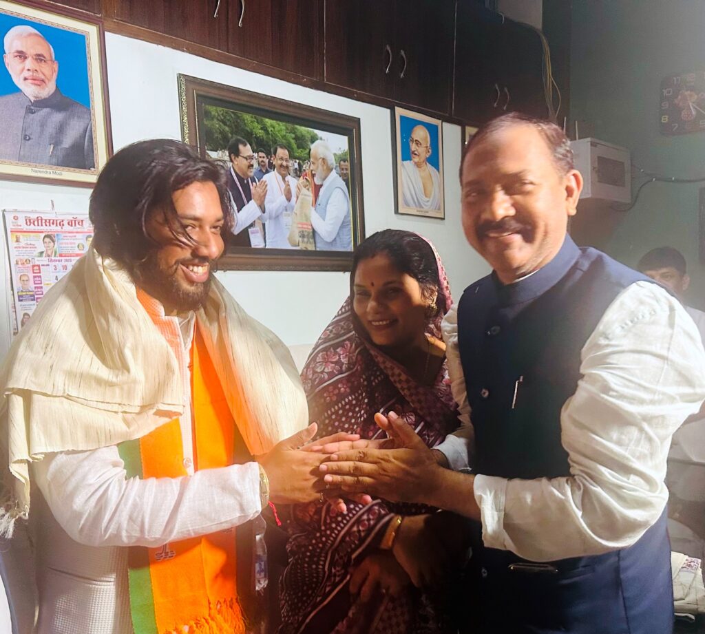 <em>कृष्णकांत चंद्रा का बढ़ता जनाधार-- बिहार सरकार के पूर्व मंत्री नितिन नवीन ,फिल्म स्टार अनुज एवं सतनामी समाज के धर्मगुरु खुशवंत साहेब पहुंचे भाजपा जिला अध्यक्ष चंद्रा के निवास पर,कृष्णकांत चंद्रा ने किया शाल श्रीफल से सम्मान,जै</em>जैपुर विधानसभा क्षेत्र से सशक्त प्रत्याशी के रूप में हो रही है कृष्णकांत की दावेदारी, सबपत्नीक के के चंद्रा ने किया अतिथियों का सम्मान <em>कृष्णकांत चंद्रा का बढ़ता जनाधार-- बिहार सरकार के पूर्व मंत्री नितिन नवीन ,फिल्म स्टार अनुज एवं सतनामी समाज के धर्मगुरु खुशवंत साहेब पहुंचे भाजपा जिला अध्यक्ष चंद्रा के निवास पर,कृष्णकांत चंद्रा ने किया शाल श्रीफल से सम्मान,जै</em>जैपुर विधानसभा क्षेत्र से सशक्त प्रत्याशी के रूप में हो रही है कृष्णकांत की दावेदारी, सबपत्नीक के के चंद्रा ने किया अतिथियों का सम्मान kshititech